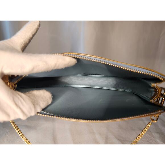 Louis Vuitton - Picture 10 of 15